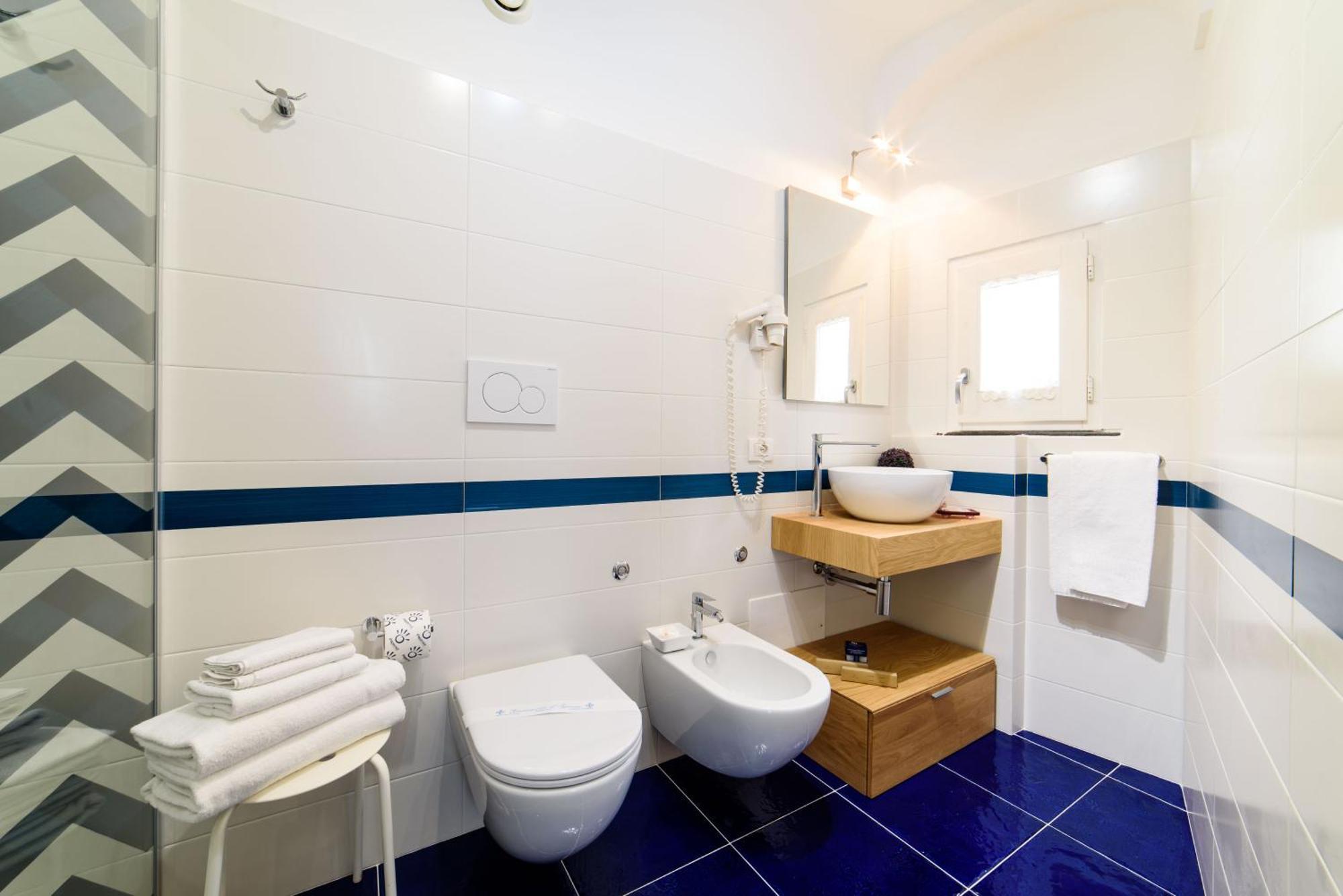 Sharon House Hotel 2*